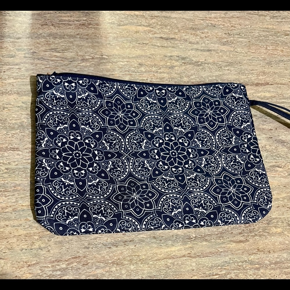 Nwot Beautiful Touchscreen Compatible Pocket Bag - image 4